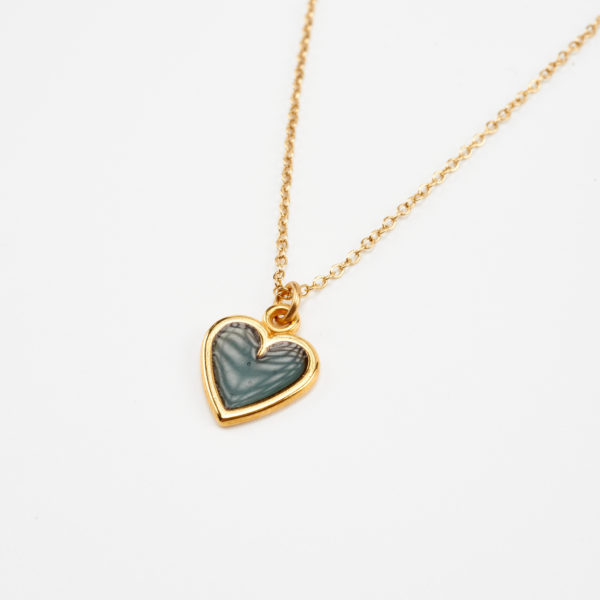 adorable gold necklace heart