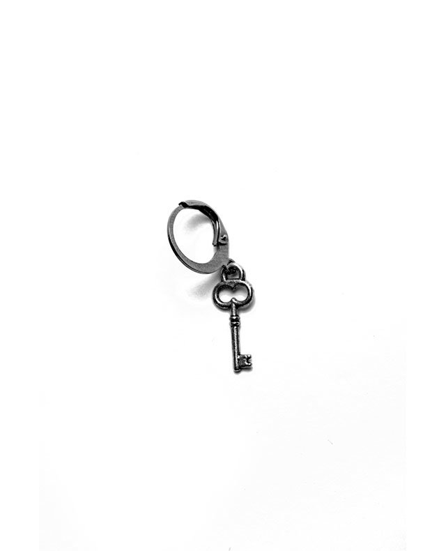 Σκουλαρίκι για άνδρες με κρεμαστό κλειδί