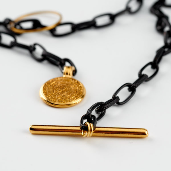 black faistos gold necklace