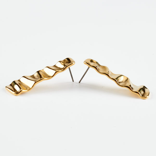 lines in curved gold earrings long by mond jewels