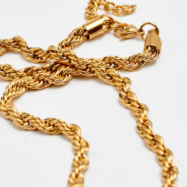 bold turn chain gold necklace