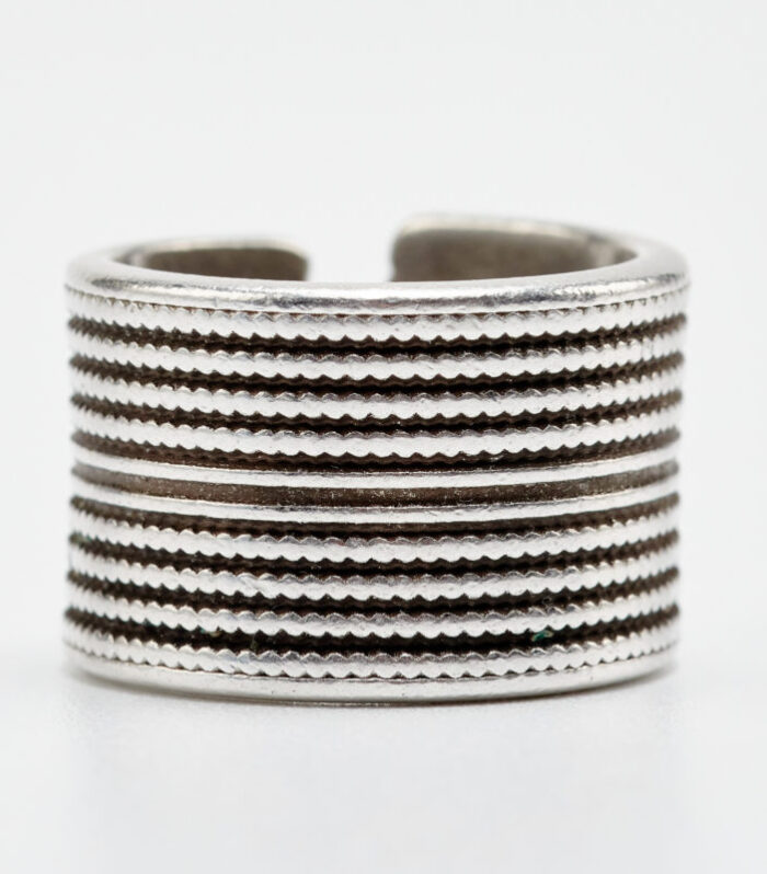 %ce%b3%cf%85%ce%bd%ce%b1%ce%b9%ce%ba%ce%b5%ce%b9%ce%bf-%ce%b4%ce%b1%cf%87%cf%84%cf%85%ce%bb%ce%af%ce%b4%ce%b9-bold-and-silver